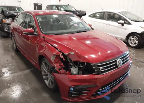 2017 Volkswagen Passat 1.8T R-Line из США, поврежденный, VIN 1VWDT7A32HC071461